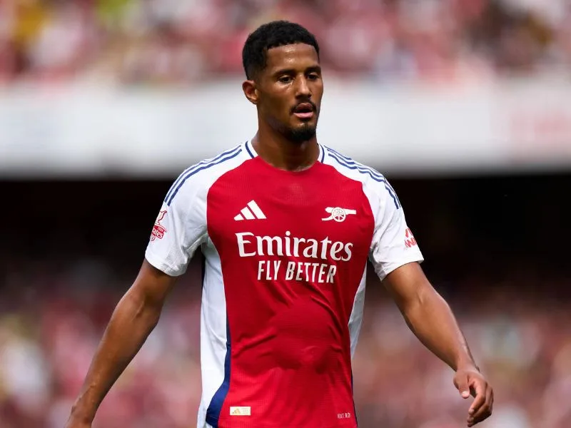 william saliba hanh trinh tu tai nang tre den trung ve thep cua arsenal