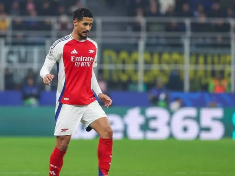 william saliba hanh trinh tu tai nang tre den trung ve thep cua arsenal